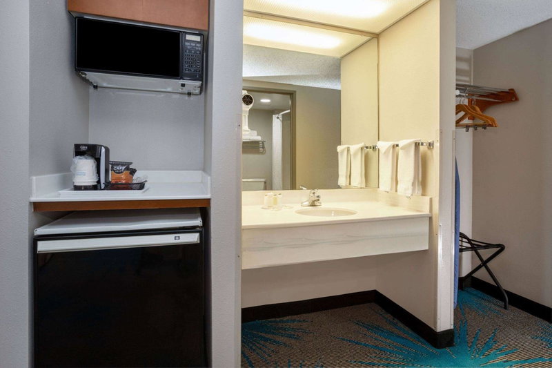 Days Inn & Suites by Wyndham Denver International Airport, Denver, United States