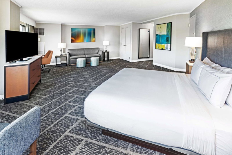 DoubleTree by Hilton Tulsa - Warren Place, Tulsa, United States