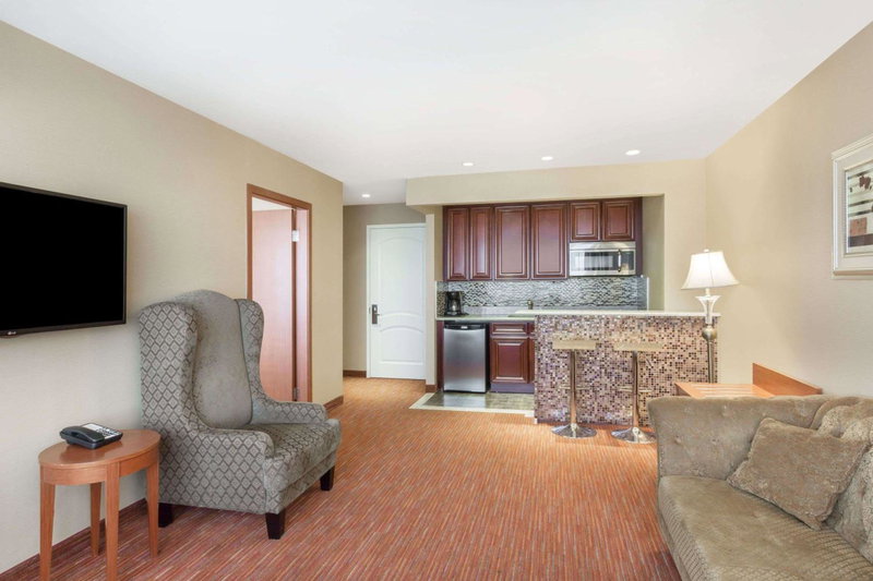 Ramada by Wyndham Flushing Queens, Queens, United States