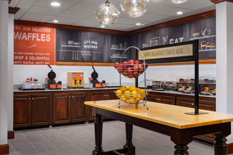 Hampton Inn & Suites at Lake Mary Colonial Townpark, Lake Mary, United States