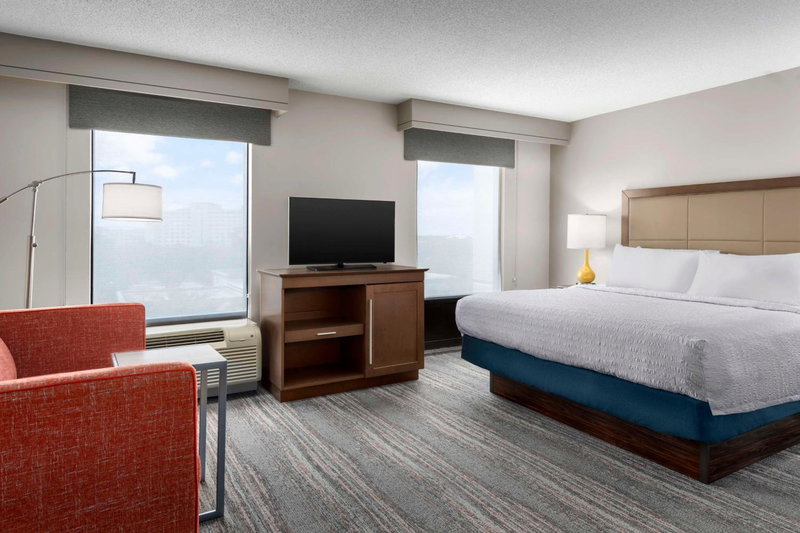 Hampton Inn & Suites at Lake Mary Colonial Townpark, Lake Mary, United States