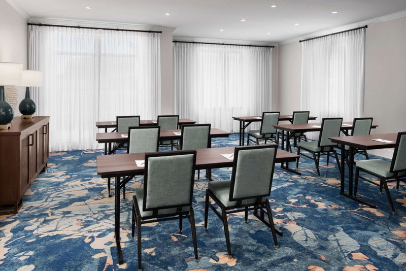Embassy Suites by Hilton Charleston Harbor Mt. Pleasant, Charleston, United States
