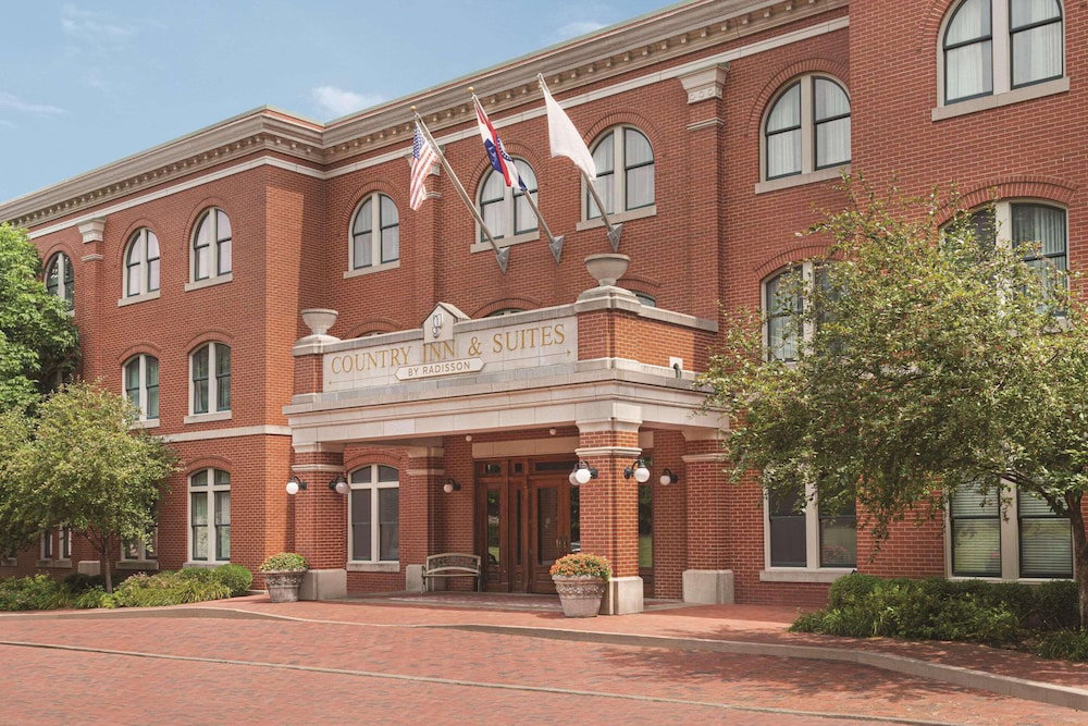 Hotel · Country Inn & Suites by Radisson, St. Charles Historic District, St. Charles