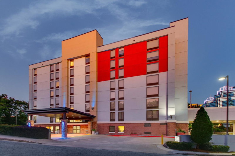 Holiday Inn Express & Suites Atlanta Perimeter Mall Hotel by IHG, Sandy Springs, United States