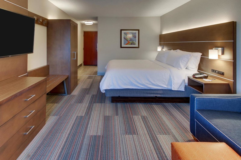 Holiday Inn Express & Suites Atlanta Perimeter Mall Hotel by IHG, Sandy Springs, United States