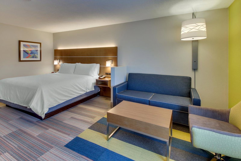 Holiday Inn Express & Suites Atlanta Perimeter Mall Hotel by IHG, Sandy Springs, United States