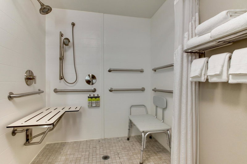Holiday Inn Express & Suites Atlanta Perimeter Mall Hotel by IHG, Sandy Springs, United States