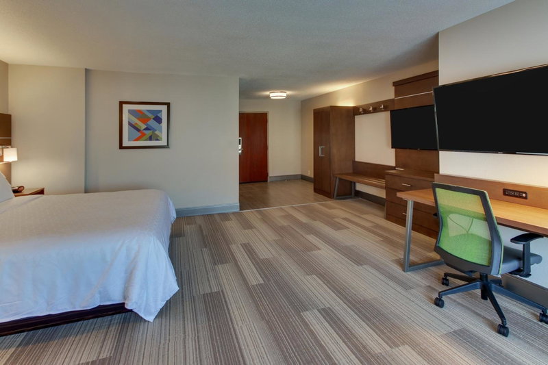 Holiday Inn Express & Suites Atlanta Perimeter Mall Hotel by IHG, Sandy Springs, United States