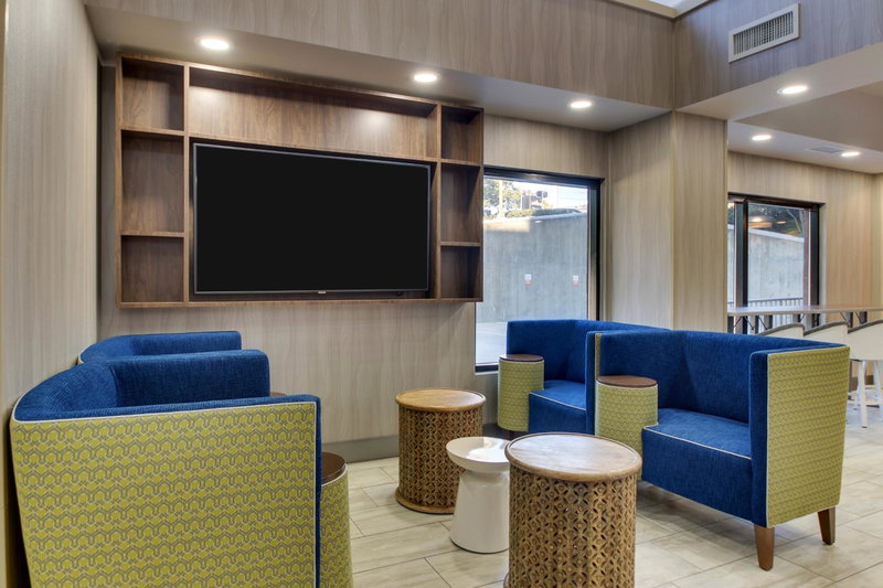 Holiday Inn Express & Suites Atlanta Perimeter Mall Hotel by IHG, Sandy Springs, United States