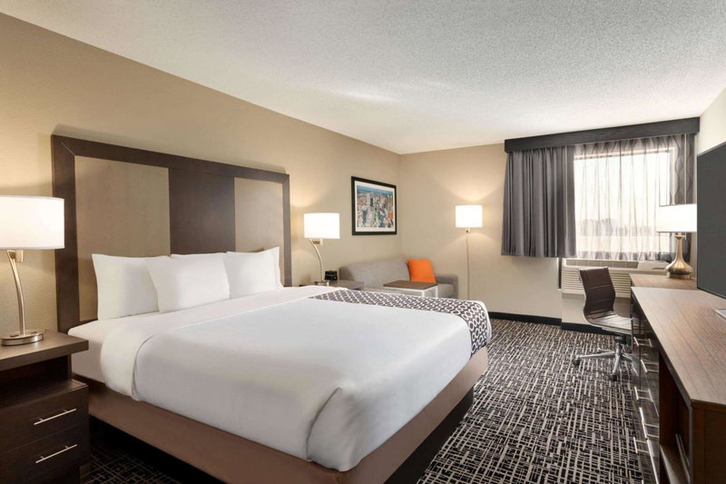 La Quinta Inn & Suites by Wyndham St Louis Route 66, Kirkwood, United States