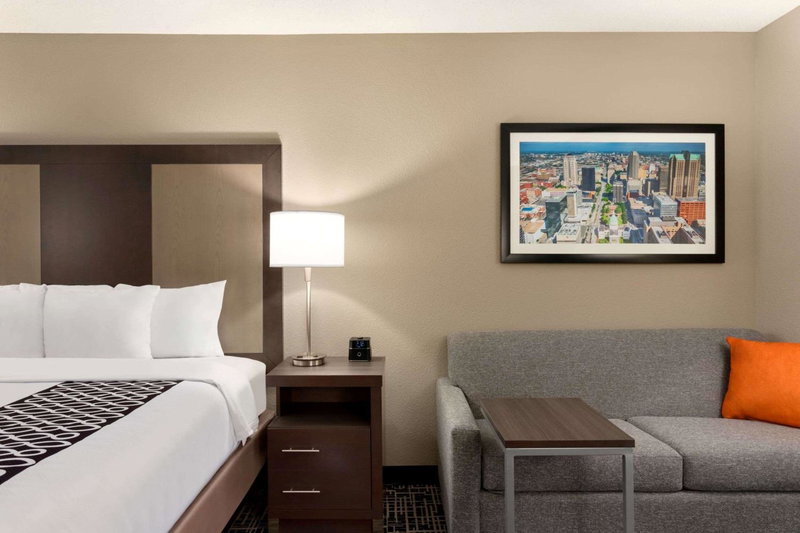 La Quinta Inn & Suites by Wyndham St Louis Route 66, Kirkwood, United States