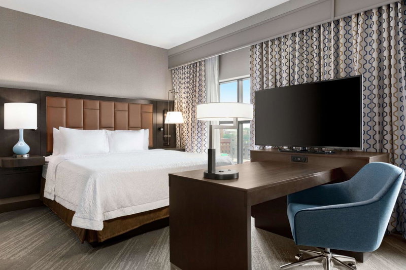 Hampton Inn Suites Kansas City Downtown Crossroads, Kansas City, United States