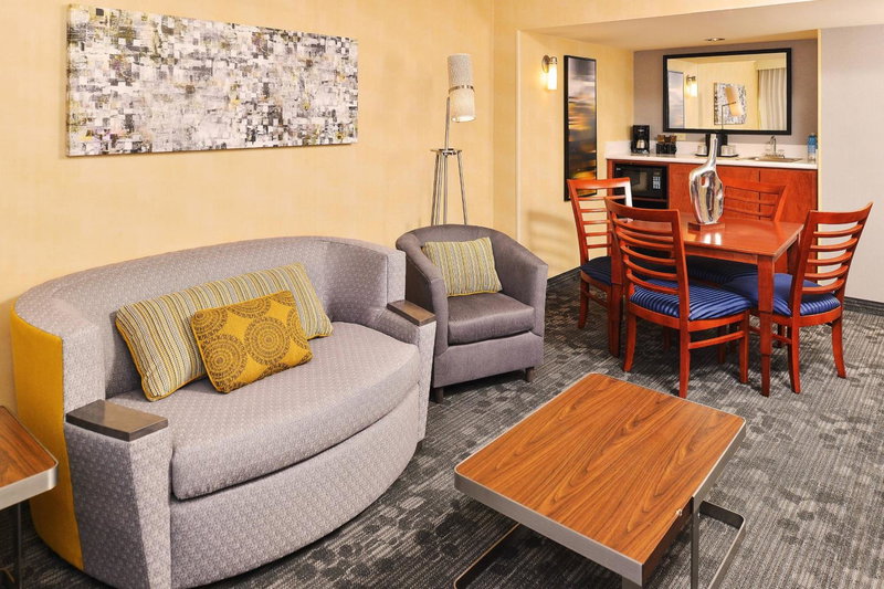 Courtyard by Marriott Denver Cherry Creek, Denver, United States
