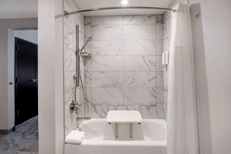 Embassy Suites By Hilton Alpharetta Halcyon, Alpharetta, United States