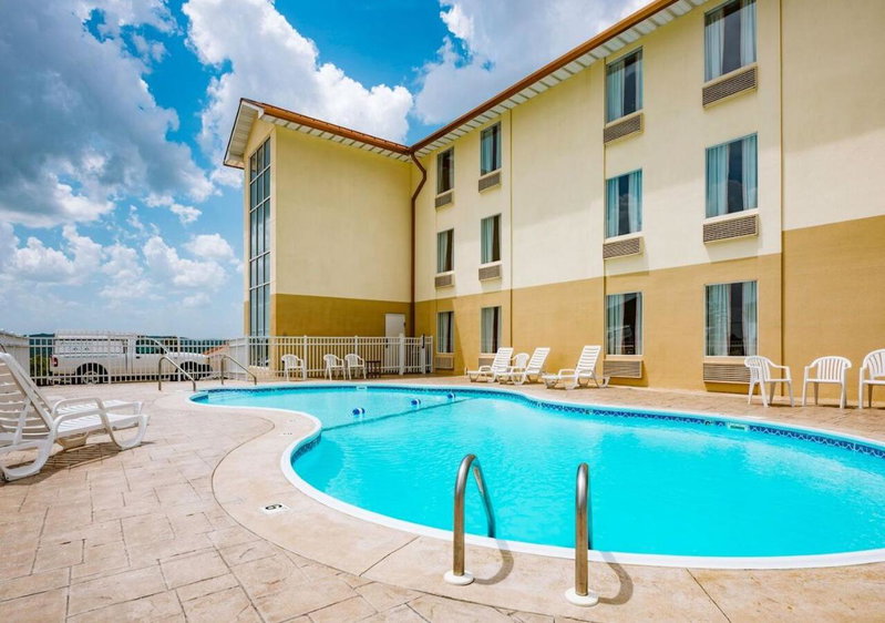 Savannah House Hotel, Branson, United States