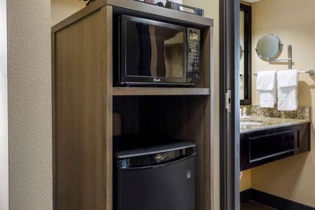 Comfort Suites DFW Airport, Irving, United States