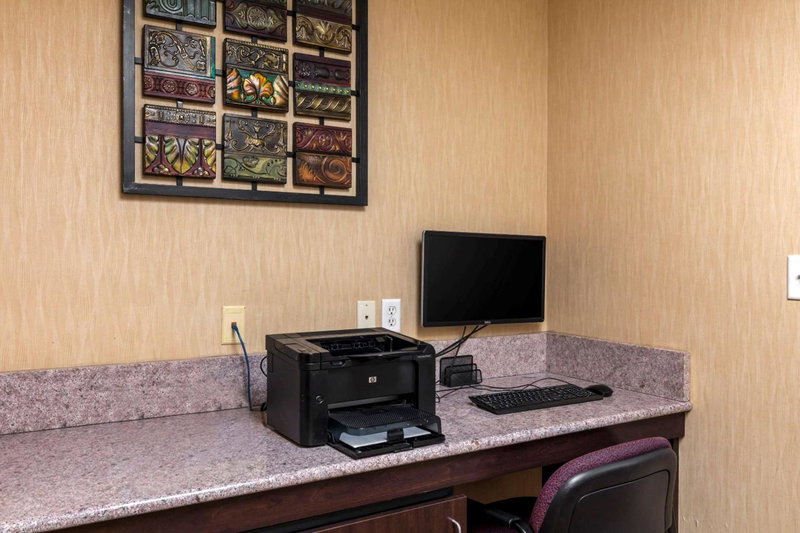 Comfort Suites DFW Airport, Irving, United States