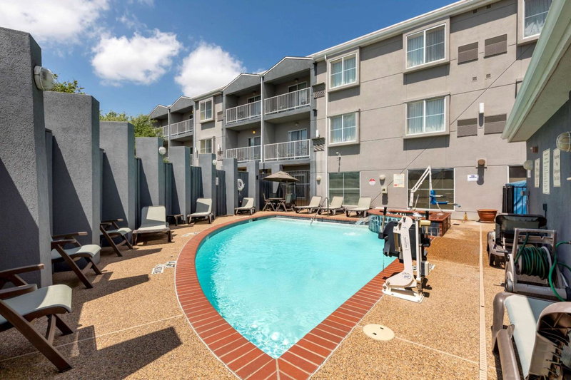 Comfort Suites DFW Airport, Irving, United States