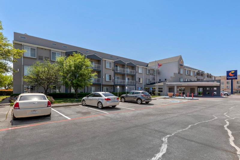 Comfort Suites DFW Airport, Irving, United States