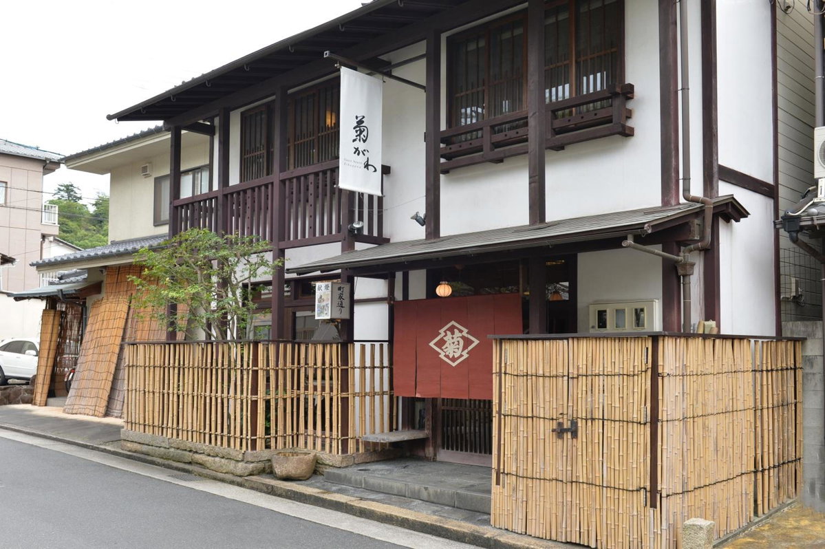 Itsukushimahigashimonzen Kikugawa, Japan