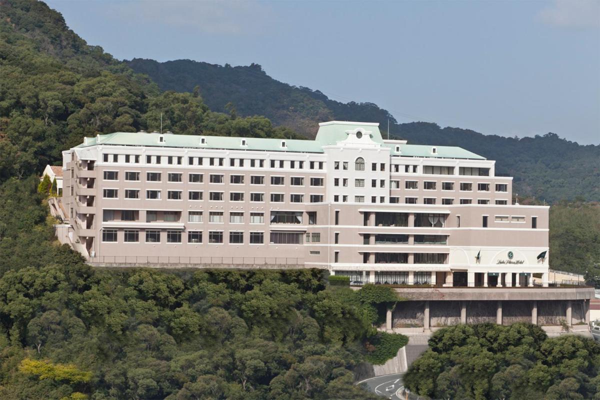 Luke Plaza Hotel, Japan