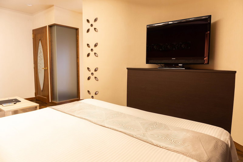 Naminoue Crystal Hotel, Naha, Japan