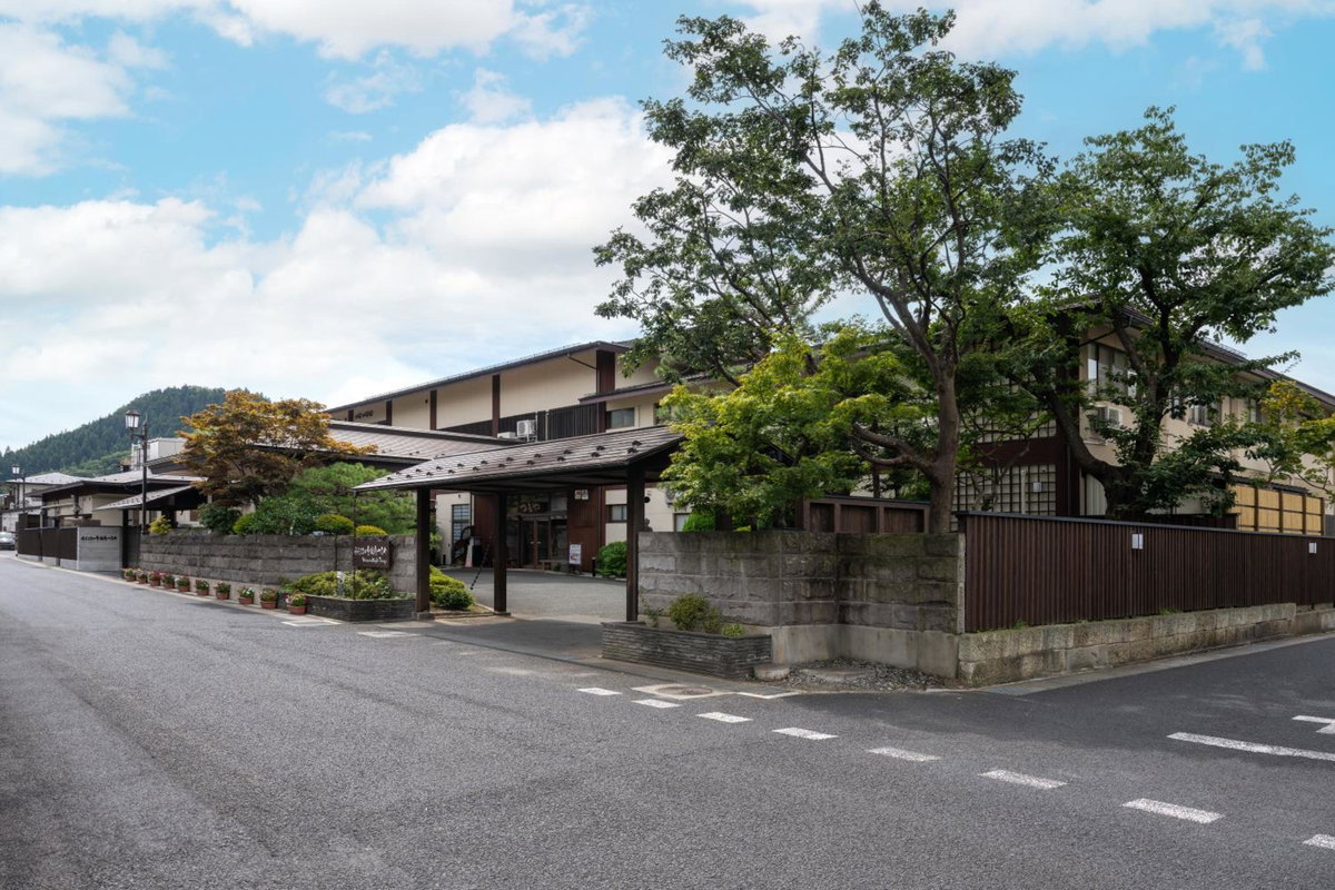 Hohoemino Kuyufu Tsuruya, Japan