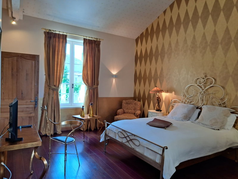 Chambre D'hôtes Château de Lussac, Lussac, France