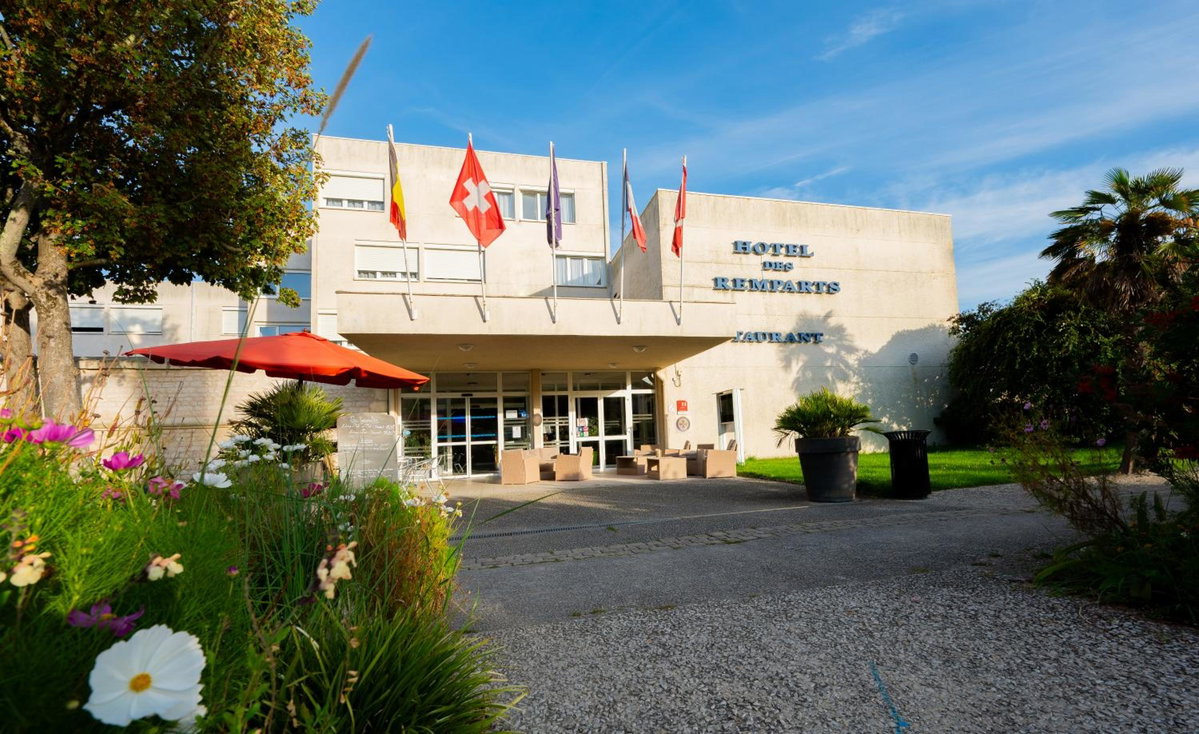 Hotel · Hôtel & Restaurant des Remparts, Rochefort