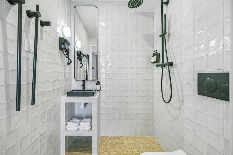 JIJI Suites, Combs-la-Ville, France