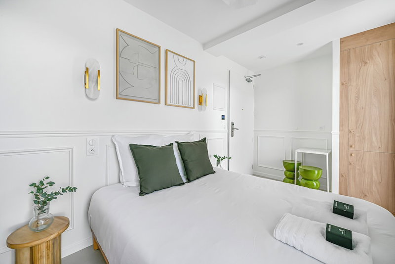 JIJI Suites, Combs-la-Ville, France