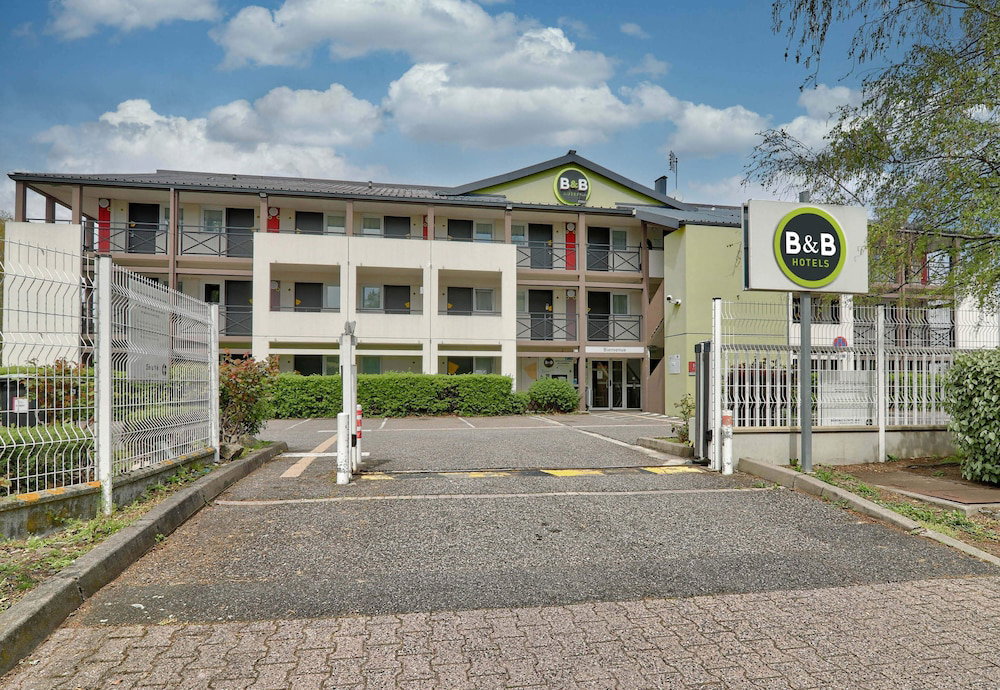 B&B HOTEL Clermont-Ferrand Le Brézet Aéroport, France