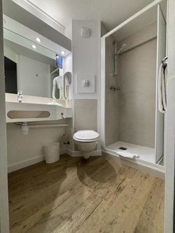 Kyriad Niort-Espace MendesFrance, Niort, France