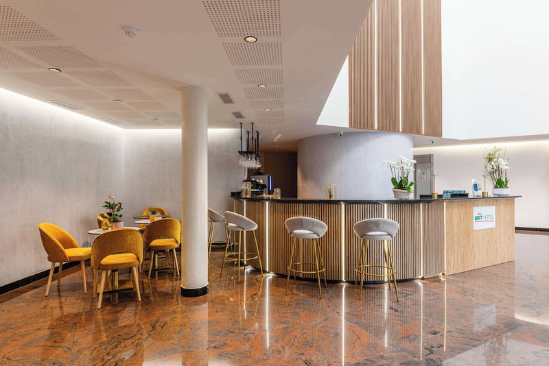 Brit Hotel Privilège Paris - Rosny, Rosny-sous-Bois, France