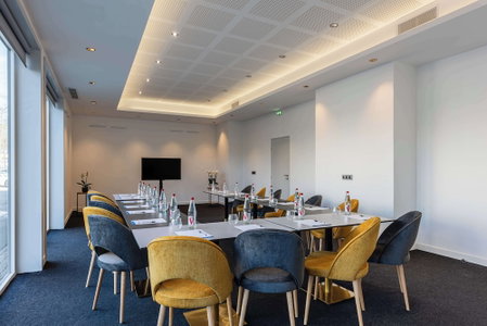 Brit Hotel Privilège Paris - Rosny, Rosny-sous-Bois, France