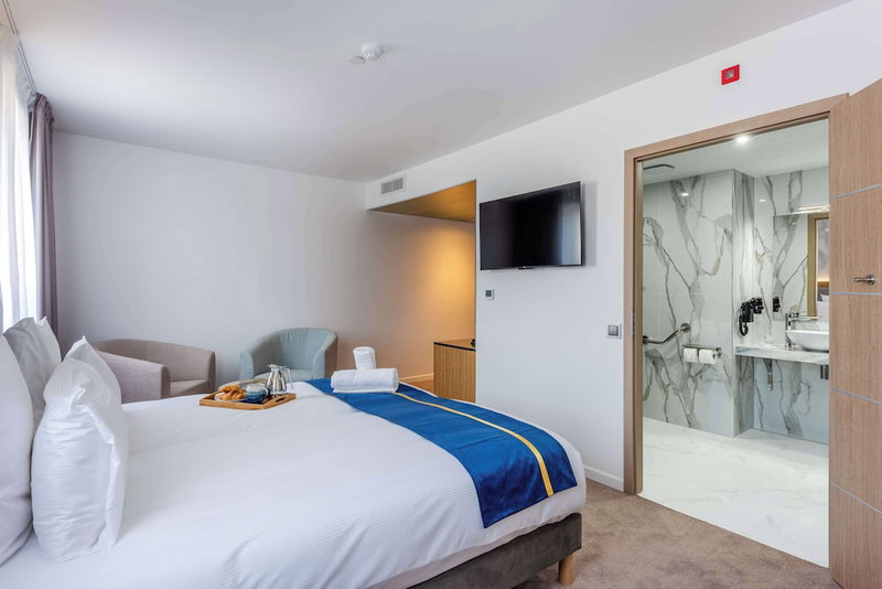 Brit Hotel Privilège Paris - Rosny, Rosny-sous-Bois, France