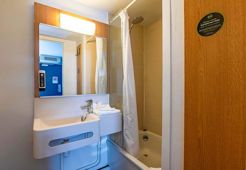 B&B HOTEL Saint-Etienne La Terrasse, Villars, France