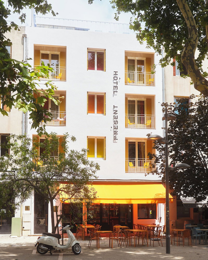 Hôtel Présent - 200m des Arènes de Arles - Encore Mieux, France