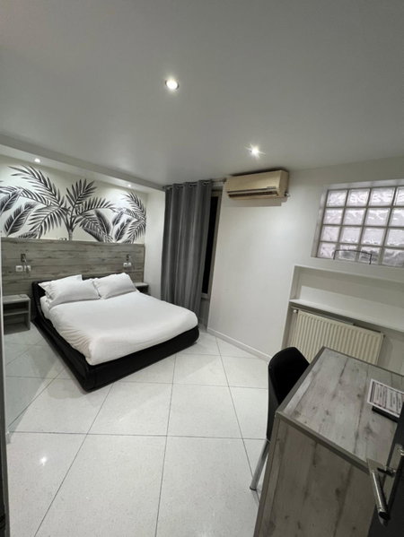 Modern's Hotel, Paris, France