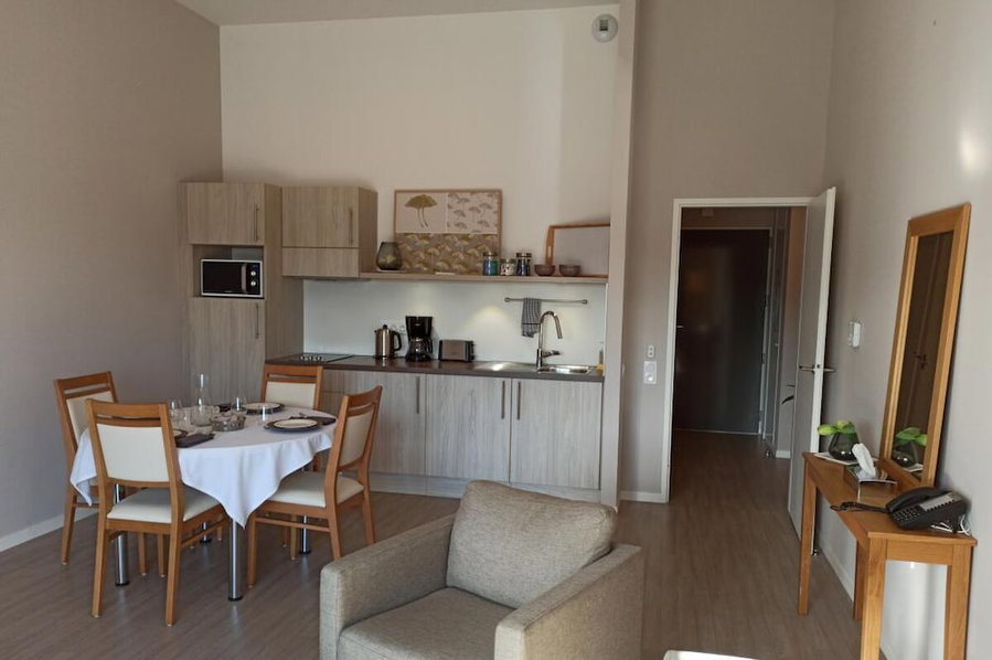 Le Manoir, Perignat-les-Sarlieve, France