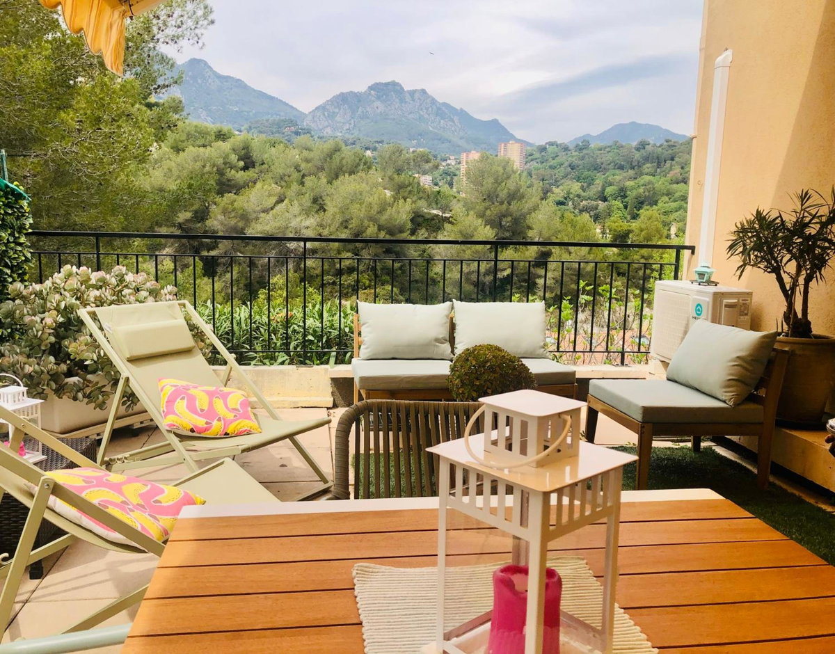 Mon Appart avec Terrasse et Piscine, France