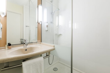 ibis Rennes Cesson, Cesson-Sevigne, France