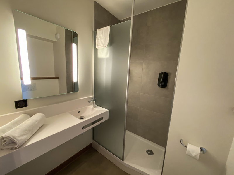 B&B HOTEL Clermont-Ferrand A71/A75 La Méridienne, Clermont-Ferrand, France