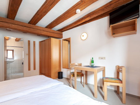 Gästezimmer im Weingut Wolf, Großkarlbach, Germany