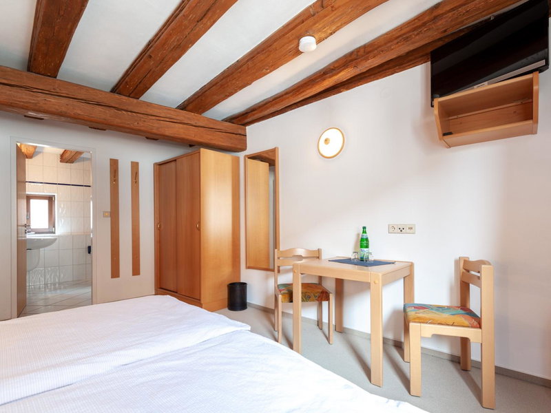 Gästezimmer im Weingut Wolf, Großkarlbach, Germany