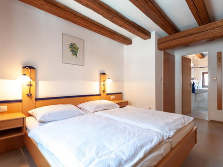 Gästezimmer im Weingut Wolf, Großkarlbach, Germany
