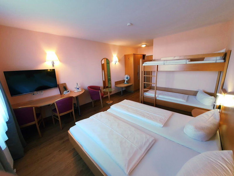 Hotel SunParc - SHUTTLE zum Europa-Park Rust 4km & Rulantica 2km, Ringsheim, Germany