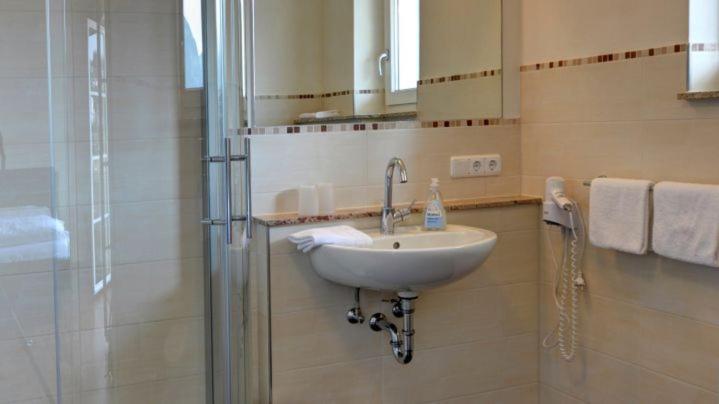 Garni Hotel Henn, Simmerath, Germany