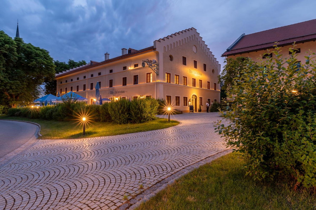 Hotel · LANDHOTEL ALTE ZOLLSTATION- Historical Building, Pittenhart
