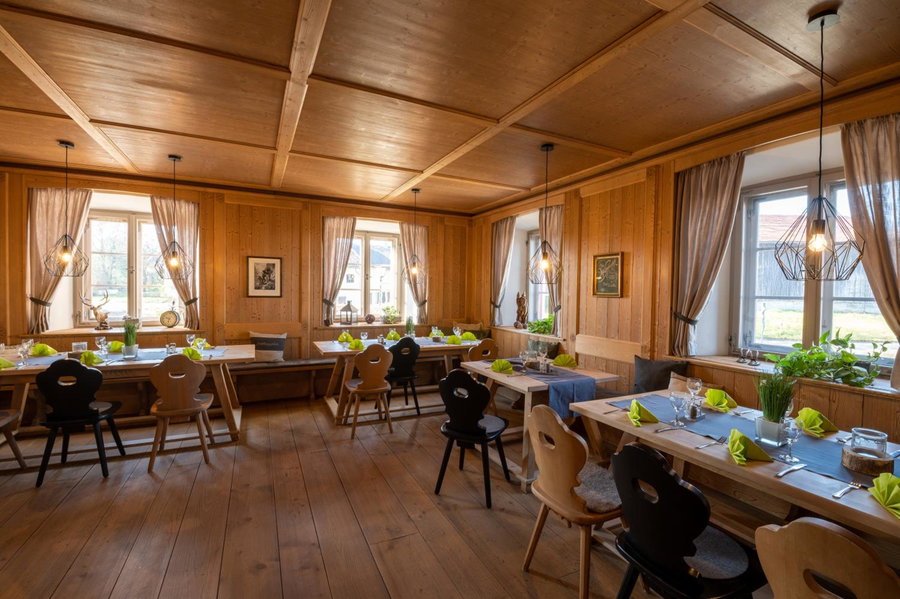 LANDHOTEL ALTE ZOLLSTATION- Historical Building, Pittenhart, Germany